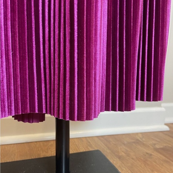 Zara Velvet Pleated Skirt - Picture 8 of 11